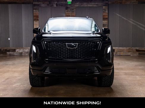 Used 2026 Cadillac Escalade Platinum Sport AWD/4WD image 4
