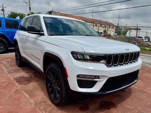 Used 2022 Jeep Grand Cherokee Limited AWD/4WD image 3