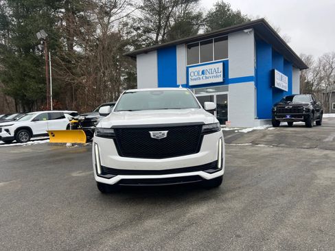 Used 2024 Cadillac Escalade Sport Platinum w/ LPO, ONYX Package image 9