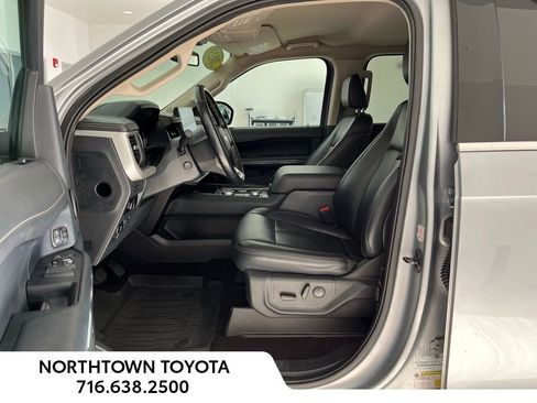 Used 2023 Ford Expedition XLT image 6