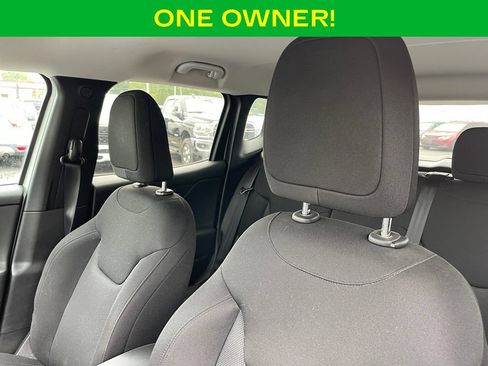 Used 2023 Jeep Renegade Latitude AWD/4WD image 16
