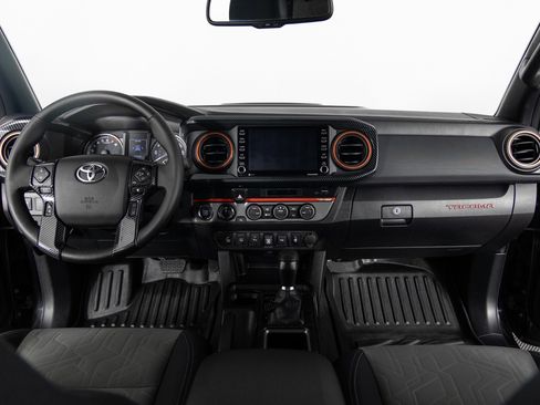 Used 2022 Toyota Tacoma TRD Sport w/ Technology Package image 28