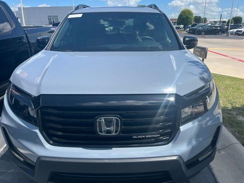 Used 2024 Honda Passport Black Edition image 2