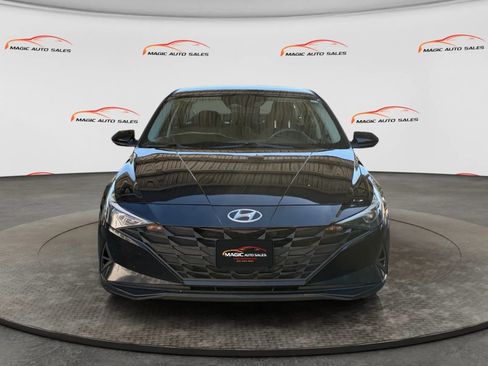 Used 2021 Hyundai Elantra SE FWD image 3