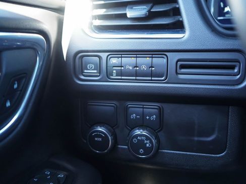 Used 2023 Chevrolet Suburban Premier image 26