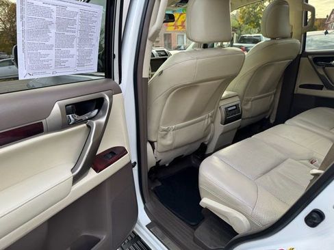 Used 2011 Lexus GX 460 image 19