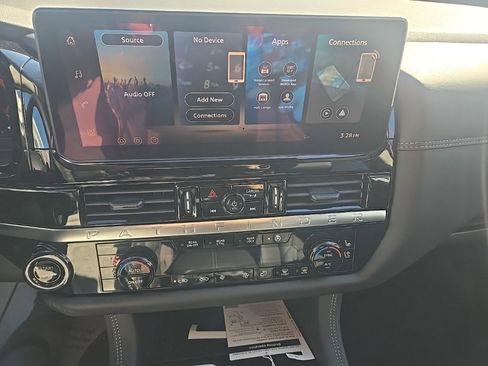 New 2026 Nissan Pathfinder Platinum image 18