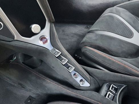 Used 2024 McLaren 750S Spider image 30