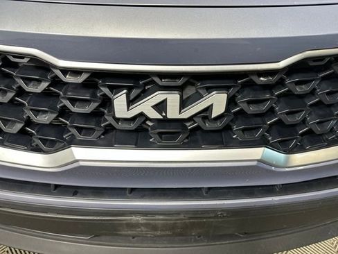 Used 2023 Kia Sorento LX AWD/4WD image 9