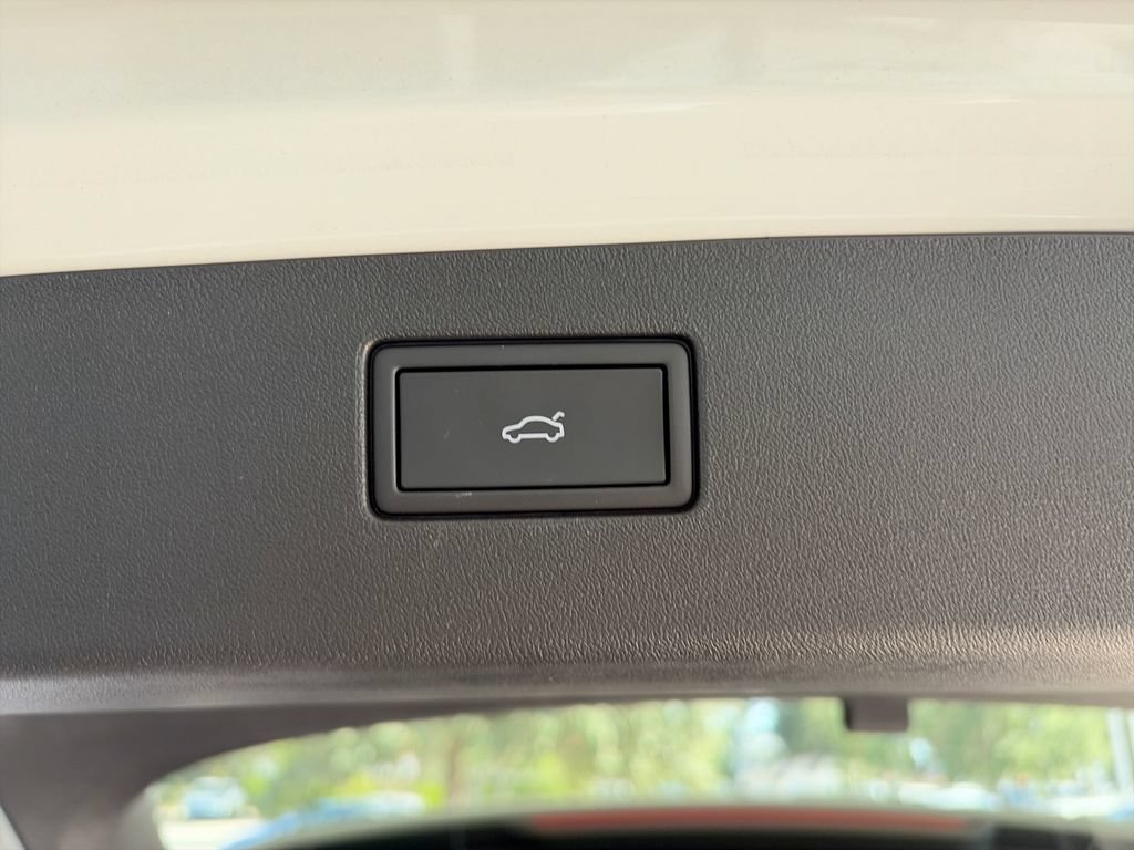Certified 2025 Volkswagen Tiguan SE AWD/4WD image 40
