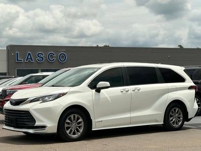 Used 2021 Toyota Sienna XLE
