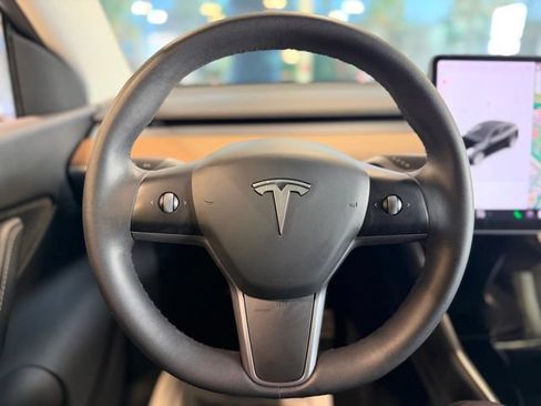 Used 2021 Tesla Model Y Long Range AWD/4WD image 24