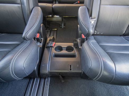 Used 2018 Toyota Sienna SE image 43