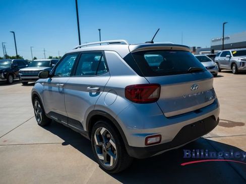 Used 2025 Hyundai Venue SEL FWD image 3
