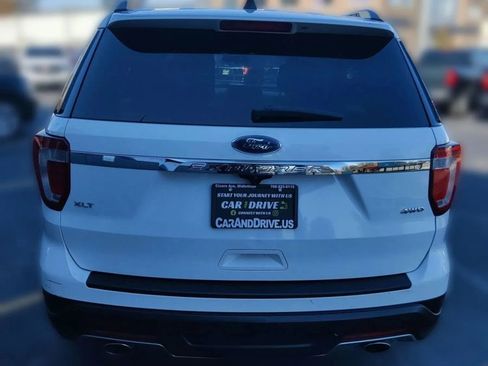 Used 2018 Ford Explorer XLT image 6