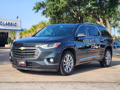 Used 2018 Chevrolet Traverse Premier w/ Driver Confidence II Package FWD image 3