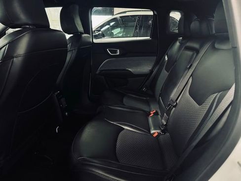 Used 2023 Jeep Compass Latitude image 18