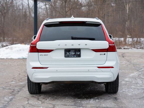 Used 2022 Volvo XC60 B5 Momentum image 6