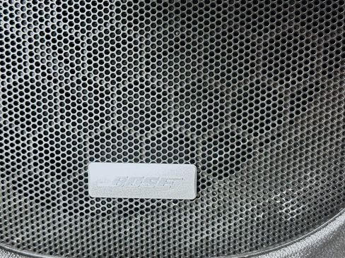 Used 2023 GMC Acadia SLT w/ Elevation Edition image 18