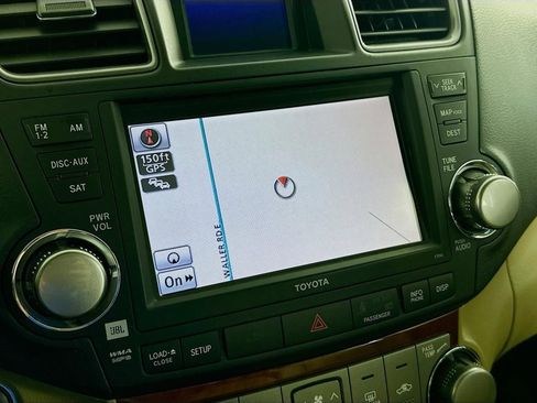 Used 2012 Toyota Highlander Limited w/ Tow Pkg AWD/4WD image 36