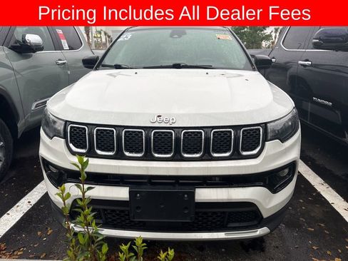 Used 2023 Jeep Compass Limited AWD/4WD image 2