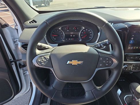 Used 2023 Chevrolet Traverse LT image 11
