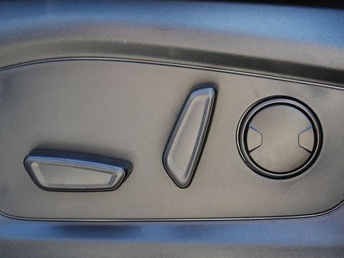 Used 2020 Ford Explorer XLT w/ Equipment Group 202A AWD/4WD image 14