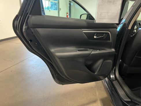 Used 2016 Nissan Altima 2.5 SL w/ 2.5 Technology w/LED Package FWD image 32