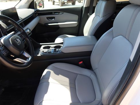 Used 2025 Honda Pilot EX-L image 18