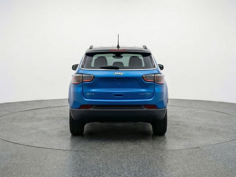 Used 2025 Jeep Compass Limited image 7