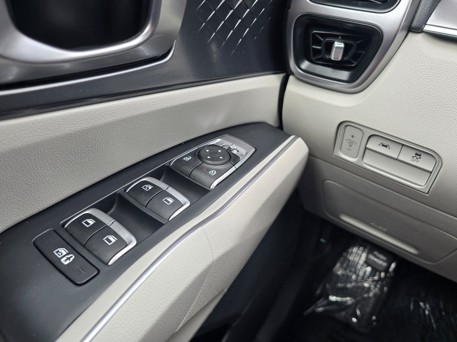 Used 2023 Kia Sorento S w/ Panoramic Sunroof Package FWD image 22