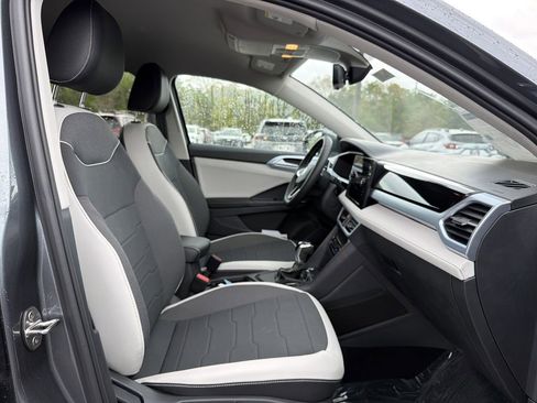 New 2026 Volkswagen Taos SE FWD image 17