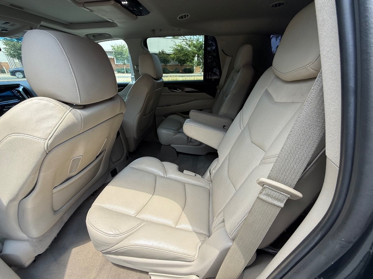 Used 2019 Cadillac Escalade Premium Luxury AWD/4WD image 13
