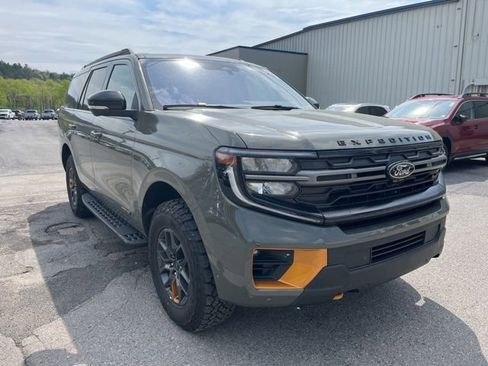 Used 2025 Ford Expedition Tremor AWD/4WD image 3