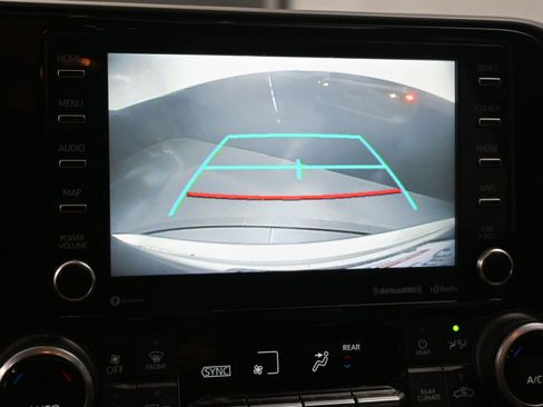 Used 2022 Toyota Highlander XLE image 13