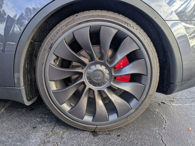 Used 2023 Tesla Model Y Performance AWD/4WD image 13