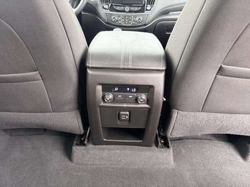 Used 2023 Chevrolet Traverse LT AWD/4WD image 23