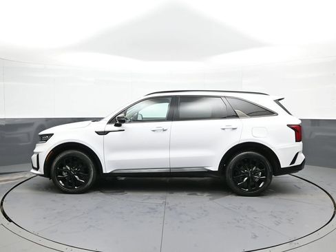 Certified 2023 Kia Sorento SX image 9
