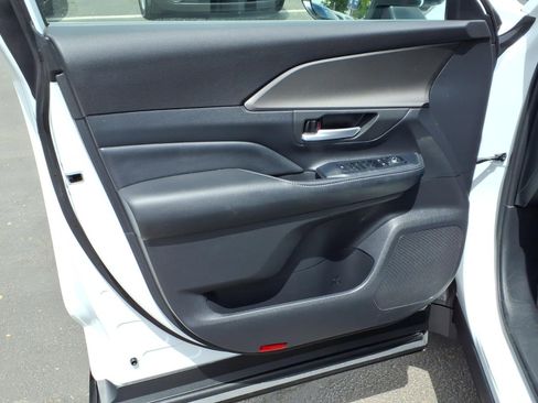 Used 2024 Toyota Grand Highlander XLE FWD image 21