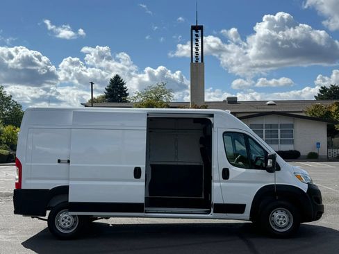 Used 2023 RAM ProMaster 2500 w/ Driver Convenience Group FWD image 22