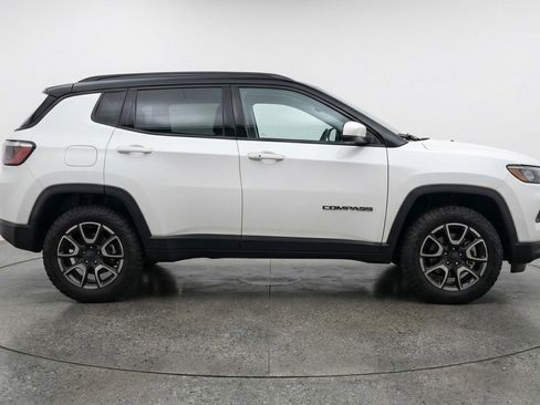 Used 2025 Jeep Compass Trailhawk AWD/4WD image 11