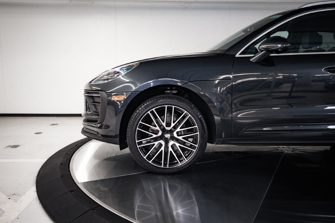 Certified 2026 Porsche Macan AWD/4WD image 11