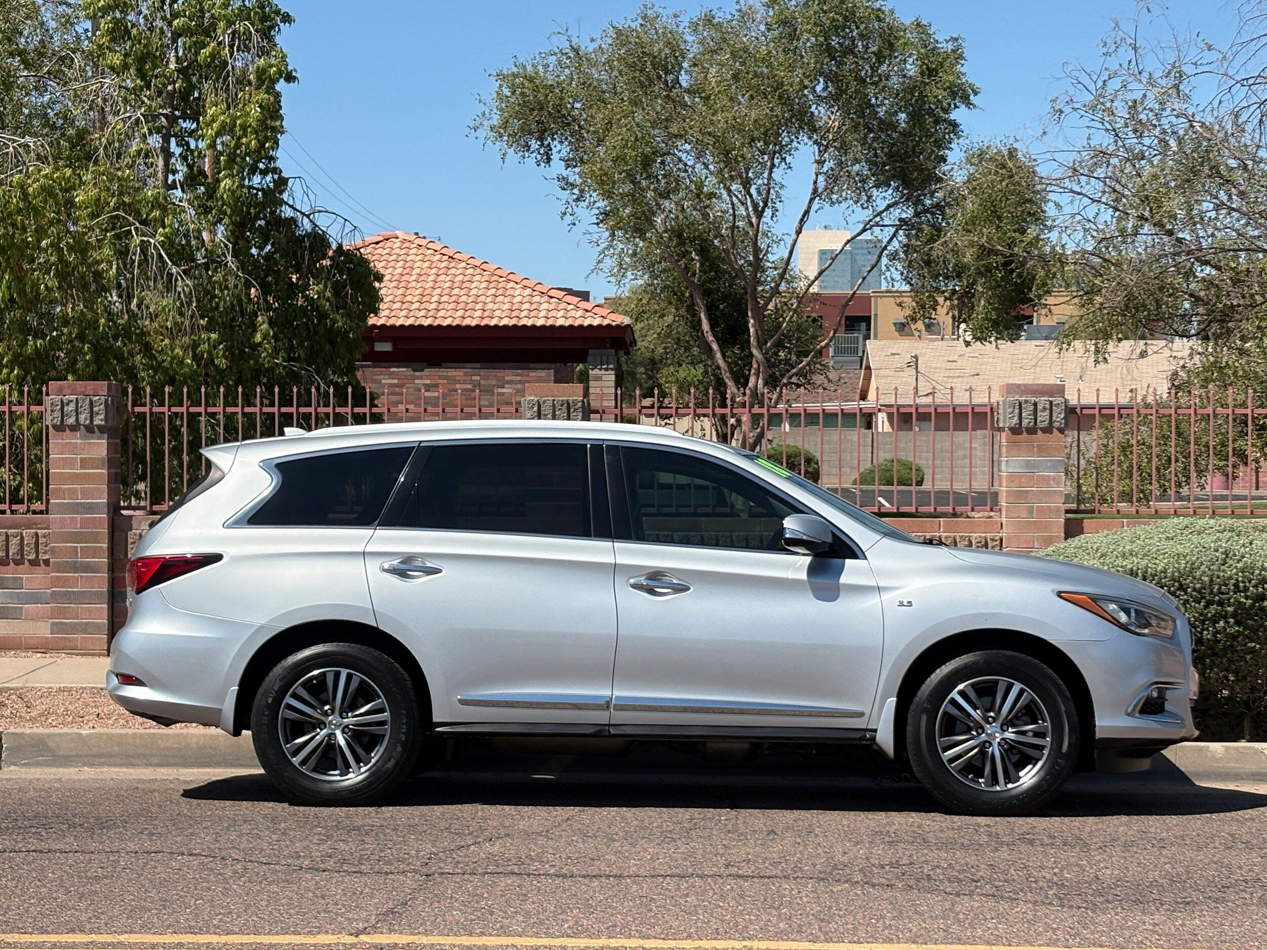 Used 2018 INFINITI QX60 FWD w/ Premium Package image 9