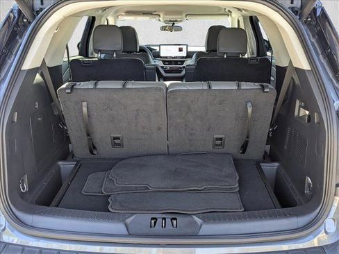 Used 2025 Ford Explorer Active w/ Active Comfort Package RWD image 6