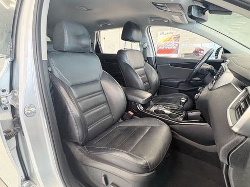 Used 2019 Kia Sorento EX AWD/4WD image 23