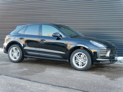 Used 2025 Porsche Macan image 26