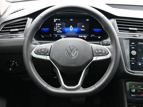 Used 2022 Volkswagen Tiguan SE AWD/4WD image 24