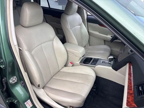 Used 2011 Subaru Outback 3.6R Limited w/ PWR Moonroof Pkg image 9