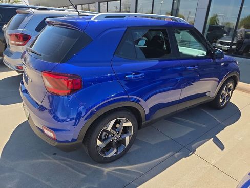 Certified 2023 Hyundai Venue SEL w/ Cargo Package FWD image 4