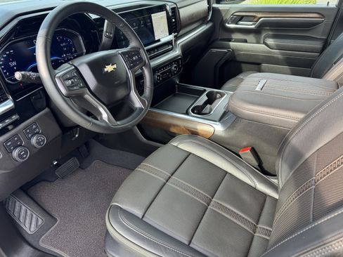 Used 2024 Chevrolet Silverado 3500 High Country w/ Technology Package image 10